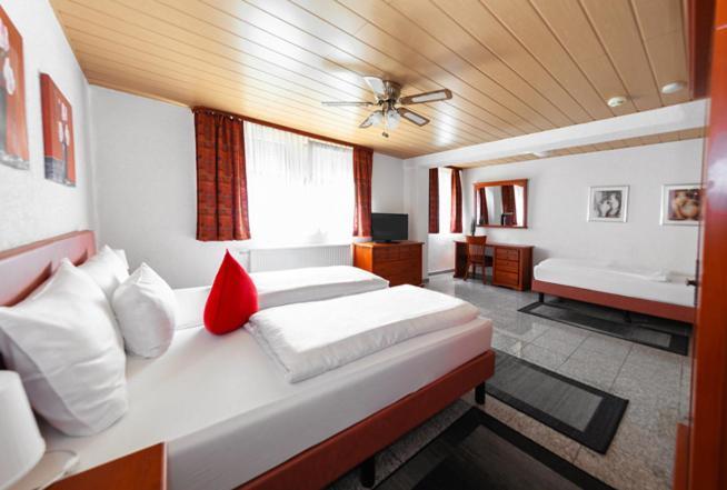 Hotel Avalon Ландштуль Екстер'єр фото